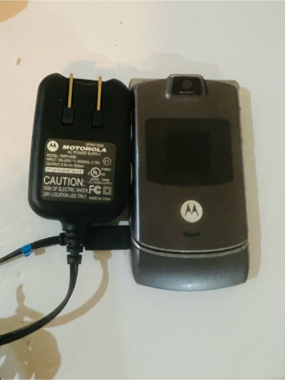 Motorola RAZR V3m Verizon Flip Phone With Charger Untested Retro Collectible